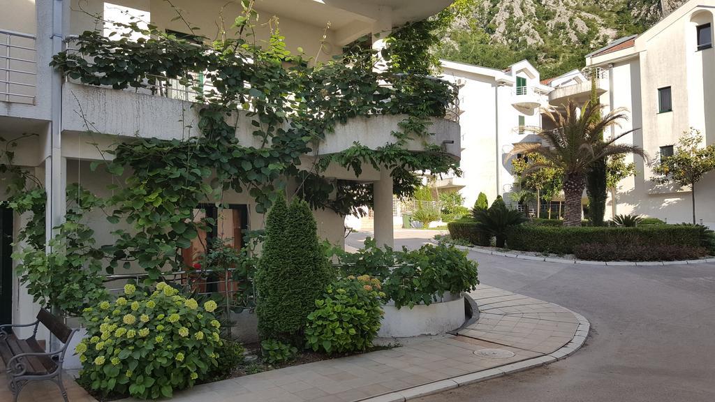 Roman Gardens Studio Apartment Risan Εξωτερικό φωτογραφία