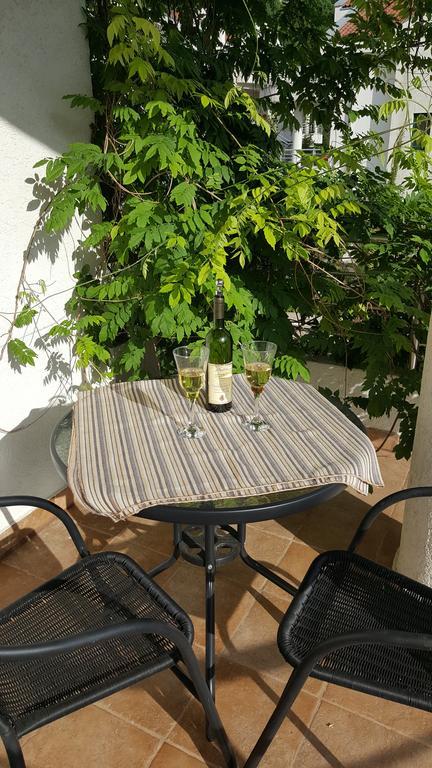 Roman Gardens Studio Apartment Risan Εξωτερικό φωτογραφία