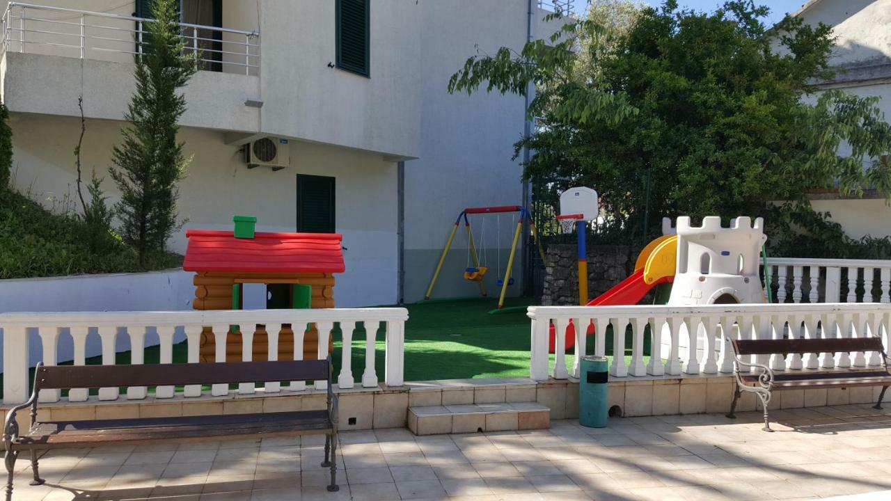 Roman Gardens Studio Apartment Risan Εξωτερικό φωτογραφία